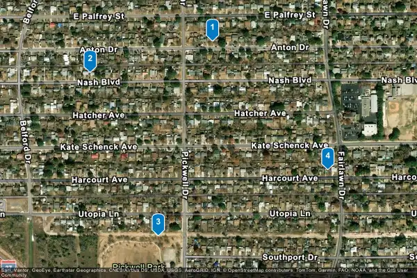 Static map response showing 4 properties on sale in Texas. The map uses the ArcGIS Imagery basemap style and has pins that center on each property.